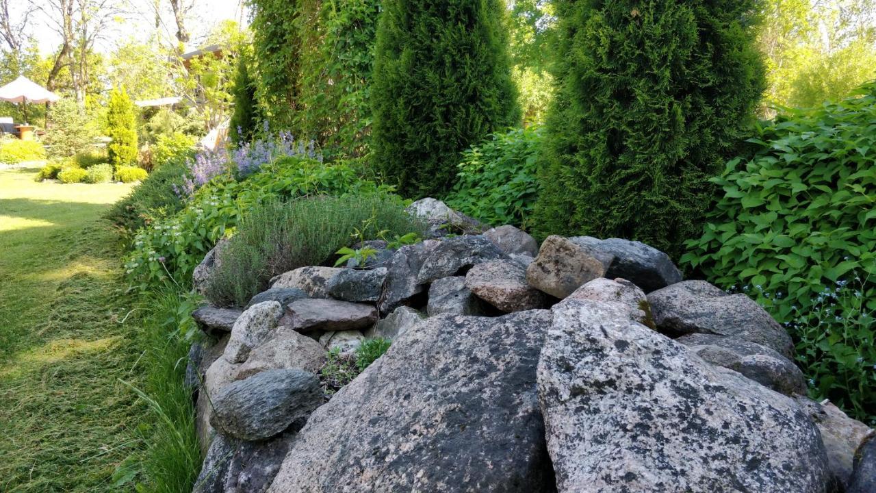 Uneallika Puhkemaja-Kuelalistemaja Pae Luaran gambar